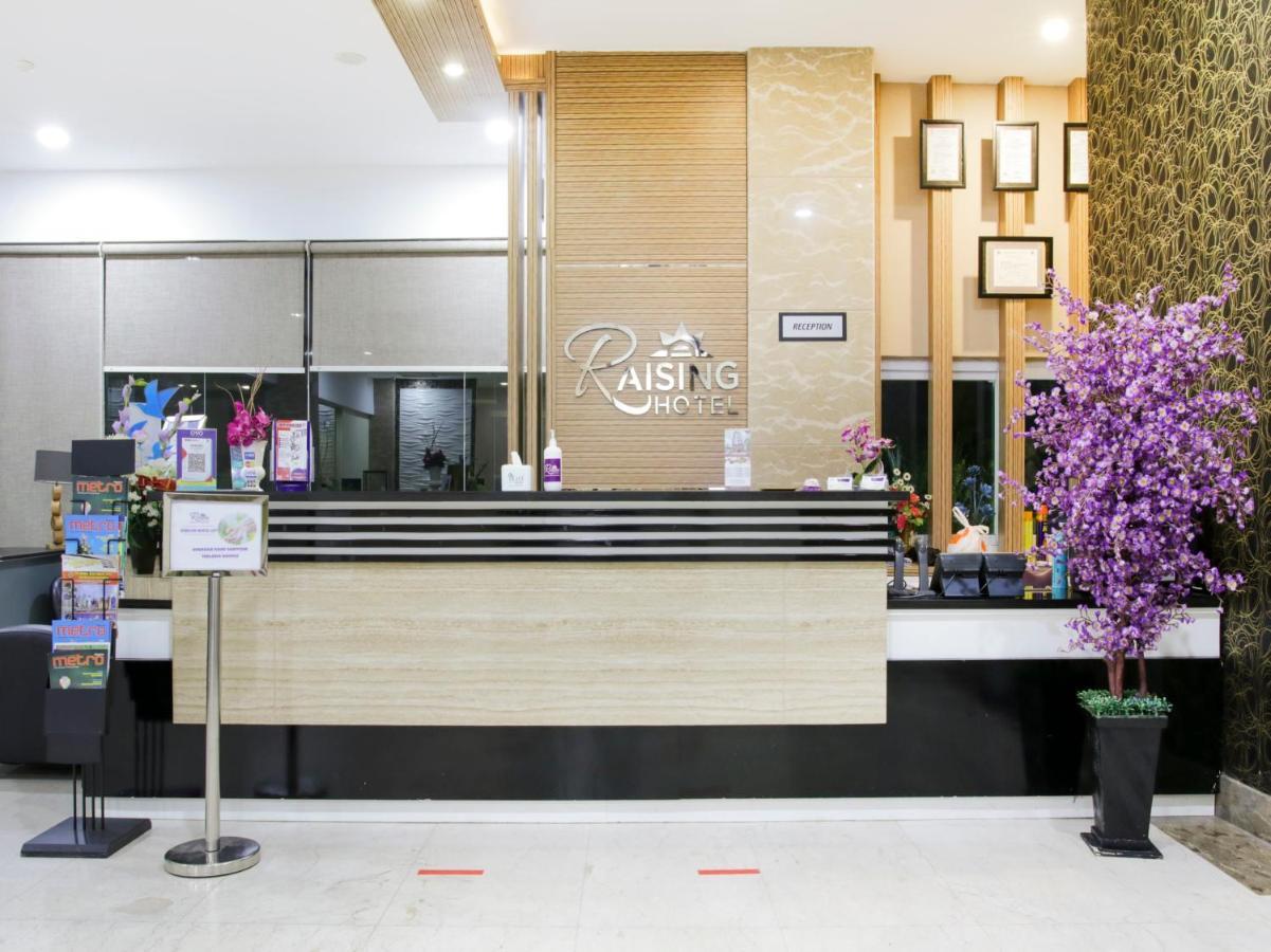 Vaccinated Staff - Capital O 454 Raising Hotel Makassar Esterno foto