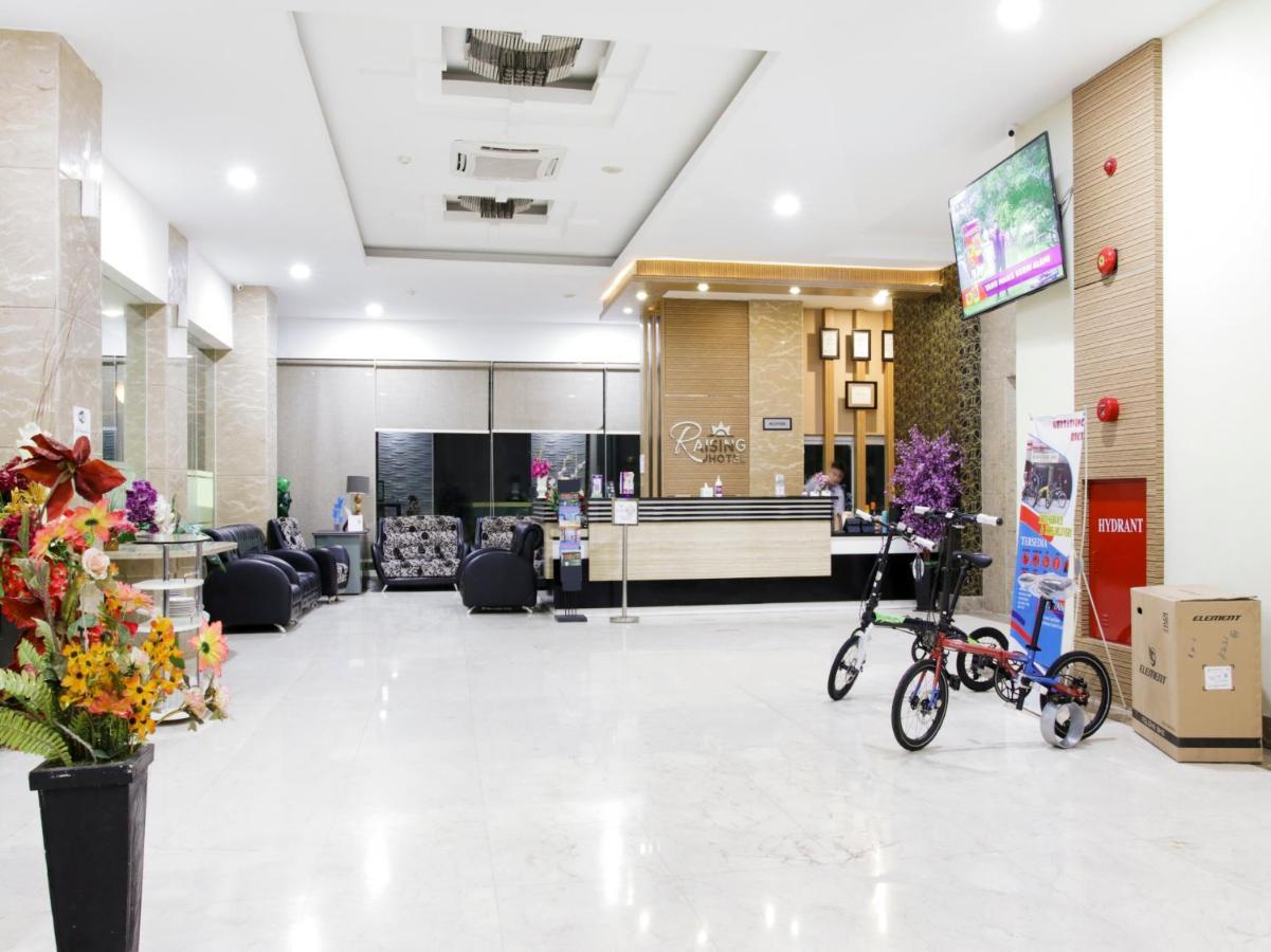 Vaccinated Staff - Capital O 454 Raising Hotel Makassar Esterno foto