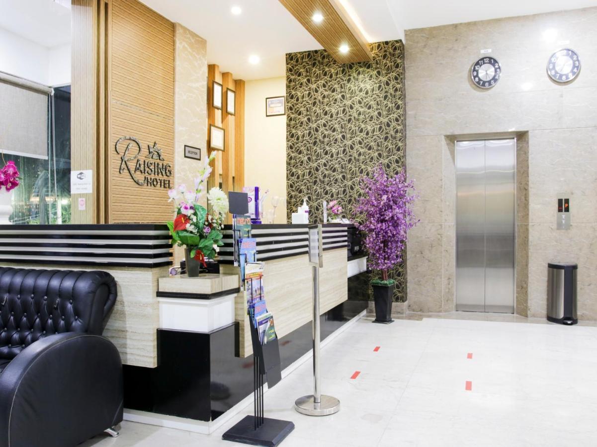 Vaccinated Staff - Capital O 454 Raising Hotel Makassar Esterno foto