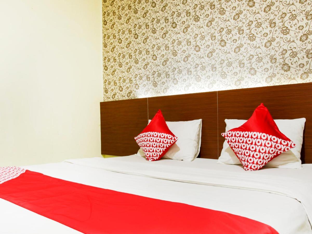Vaccinated Staff - Capital O 454 Raising Hotel Makassar Esterno foto