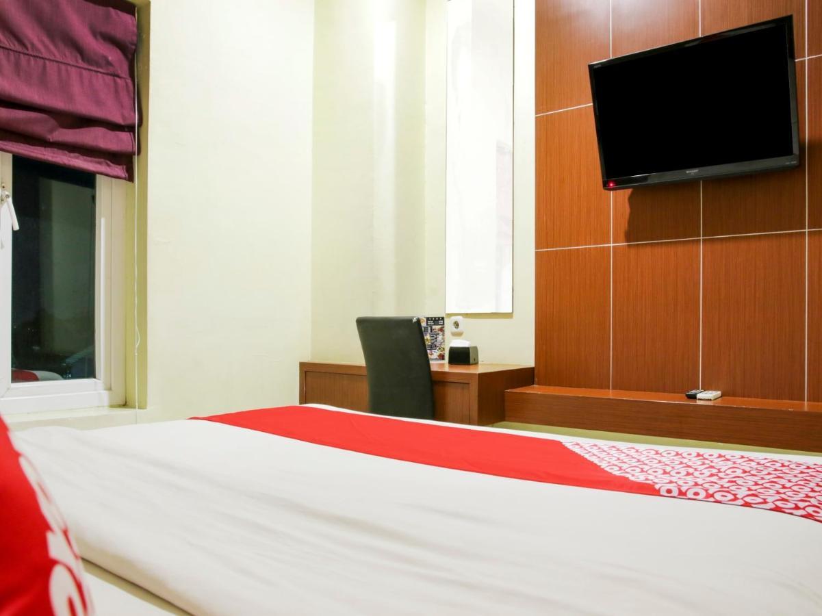 Vaccinated Staff - Capital O 454 Raising Hotel Makassar Esterno foto