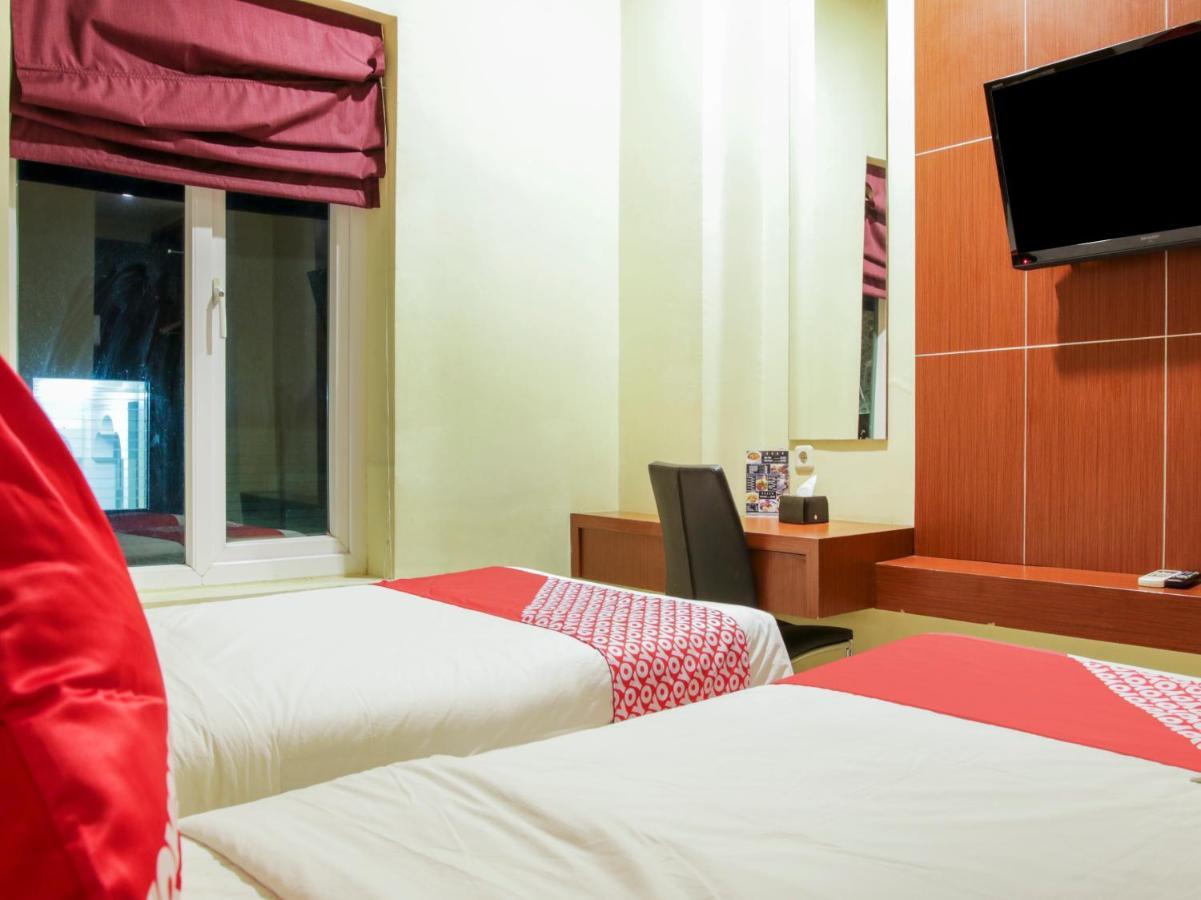 Vaccinated Staff - Capital O 454 Raising Hotel Makassar Esterno foto