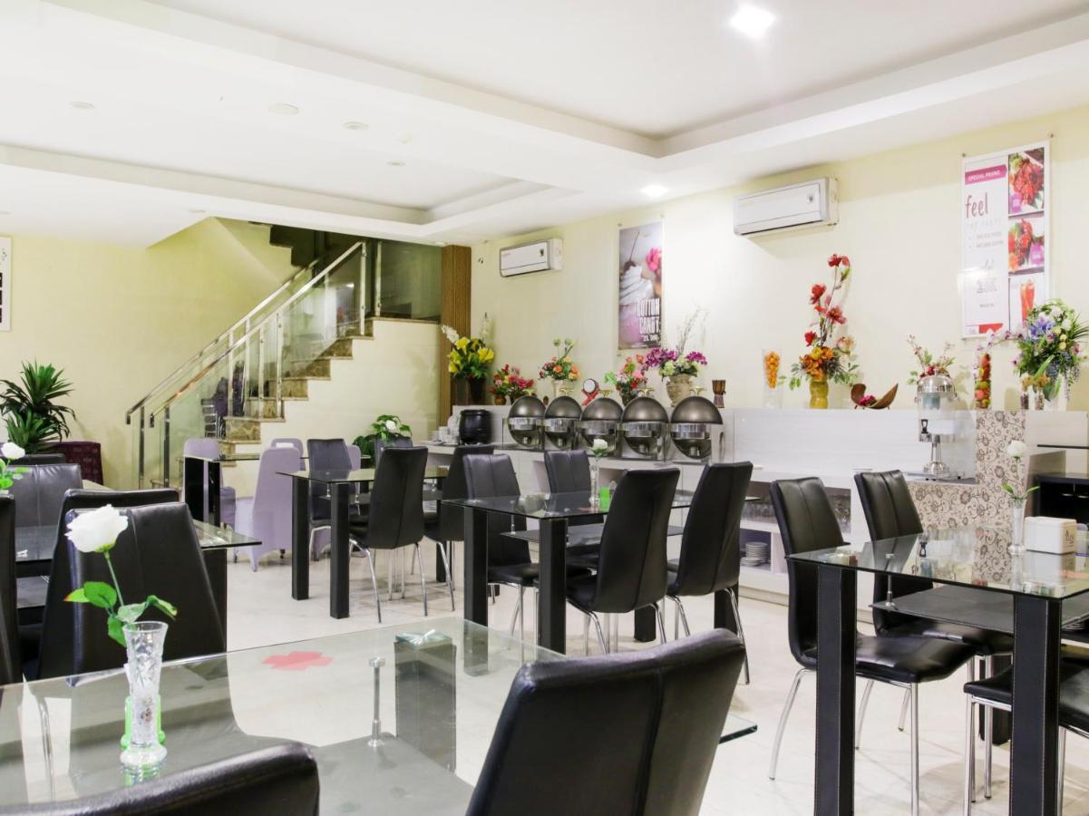 Vaccinated Staff - Capital O 454 Raising Hotel Makassar Esterno foto