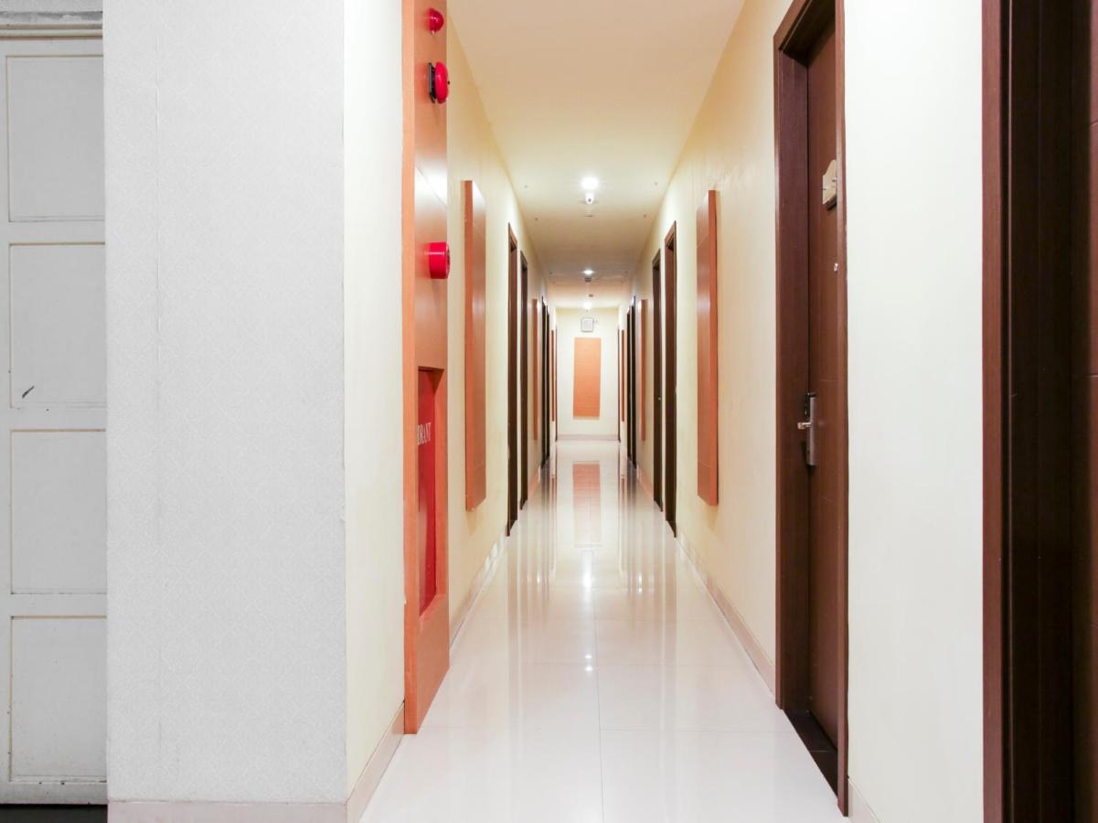 Vaccinated Staff - Capital O 454 Raising Hotel Makassar Esterno foto